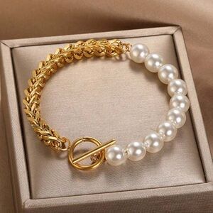 Elegant Gold and Pearl Bracelet stainless steel